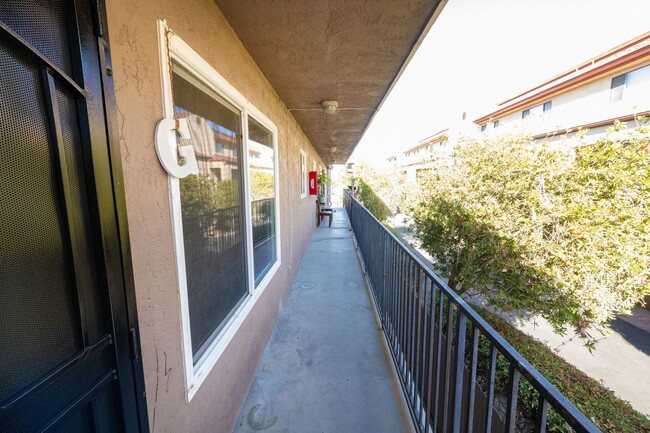 Building Photo - IMPERIAL BEACH / 2 Bedroom 1 bath  / $2400...