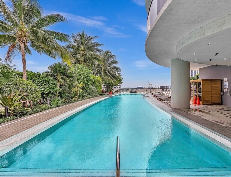 Building Photo - 488 NE 18th St