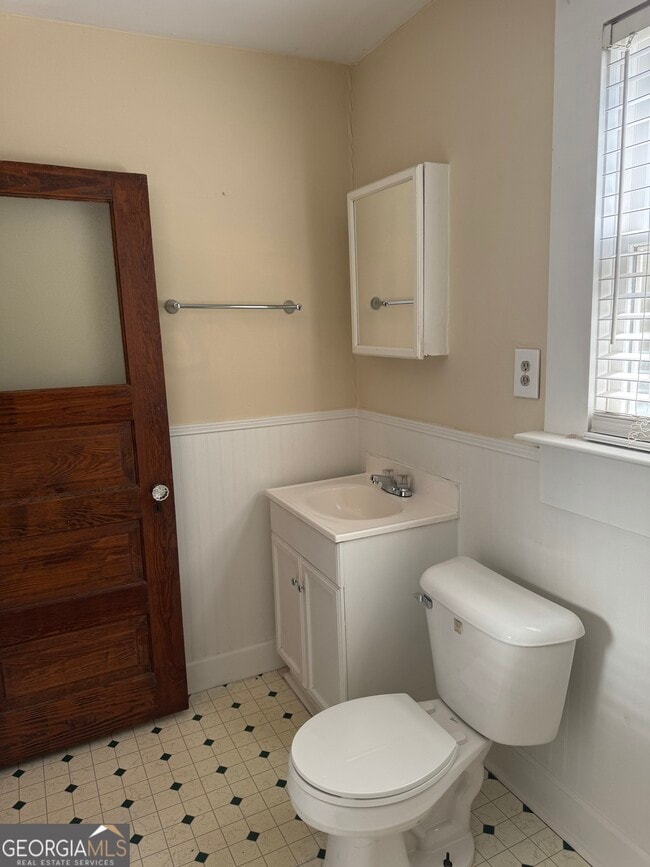 Building Photo - 820 Reese St