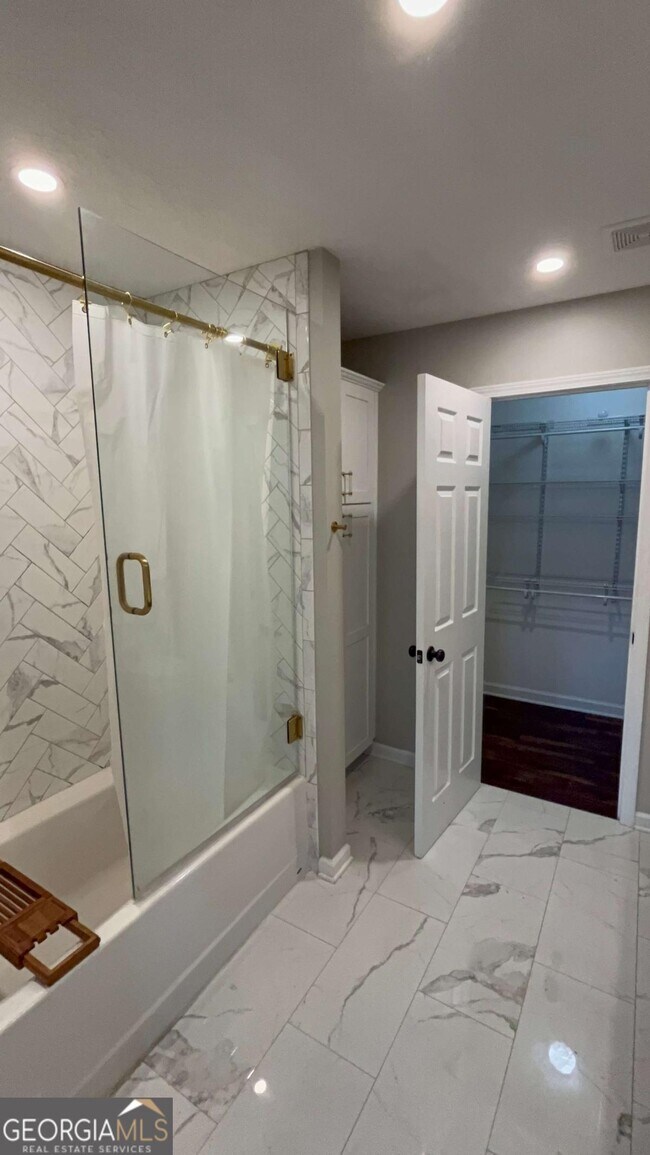 Building Photo - 392 Mill Pond Crossing