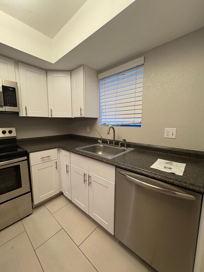 Building Photo - READY TO VIEW NOW! Beautiful 2 Bed/2 Bath ...