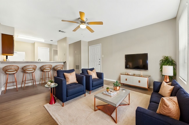 Building Photo - Plaza Senora (PaPlHP)