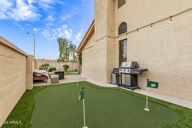 Building Photo - 2555 N Tamarisk St