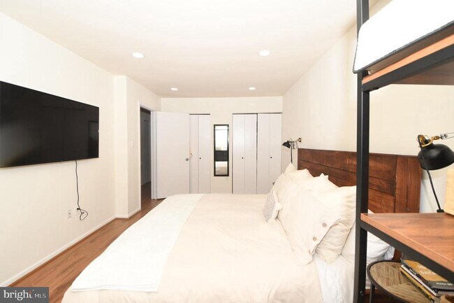 Building Photo - 7812 Briardale Terrace