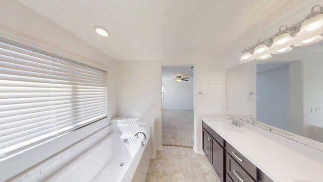 Building Photo - Beautiful 2 Story 4 Bedroom 3 Bathroom home in Beaumont, Ca.