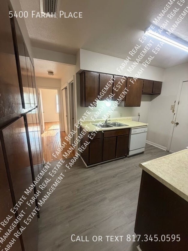 Building Photo - 5400 Farah Pl