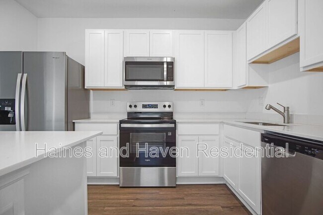 Building Photo - 5714 Somerset Dr