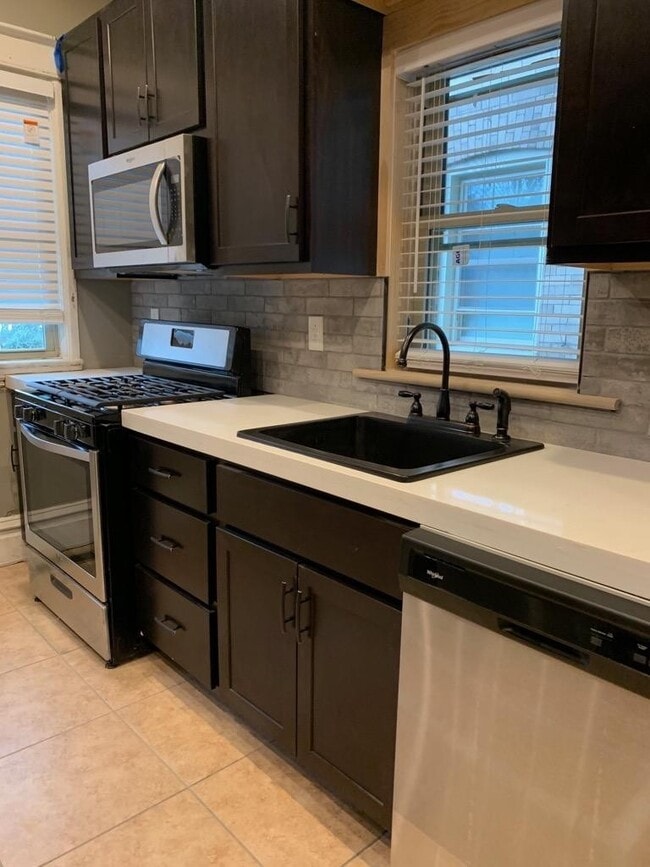 Building Photo - 825 S Braddock Ave