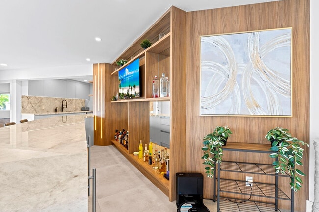 Building Photo - 1725 NE 23rd Ave