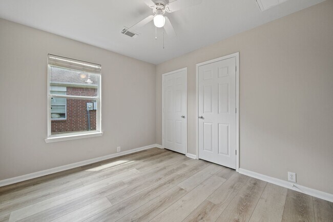 Building Photo - 2851 Sandberry Dr