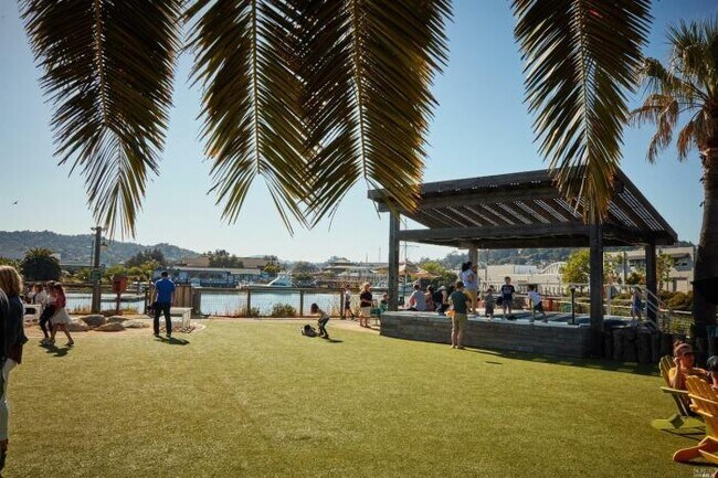 Building Photo - 2 bedroom in San Rafael CA 94901