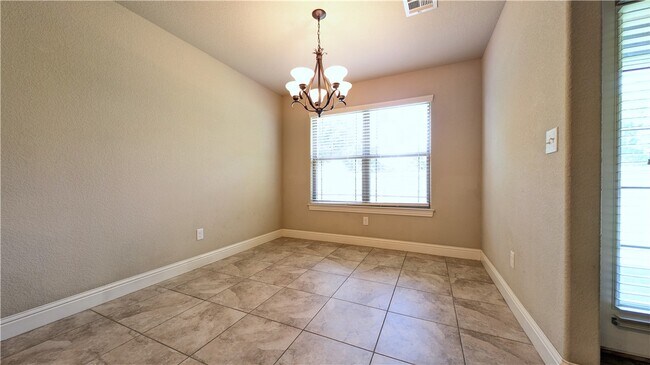 Building Photo - 3104 SW Wargate Ave