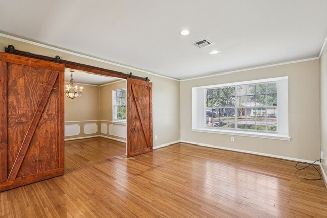 Building Photo - 10015 Warwana Rd