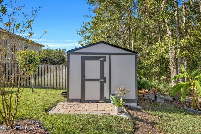 Building Photo - 657 MacKenzie Cir