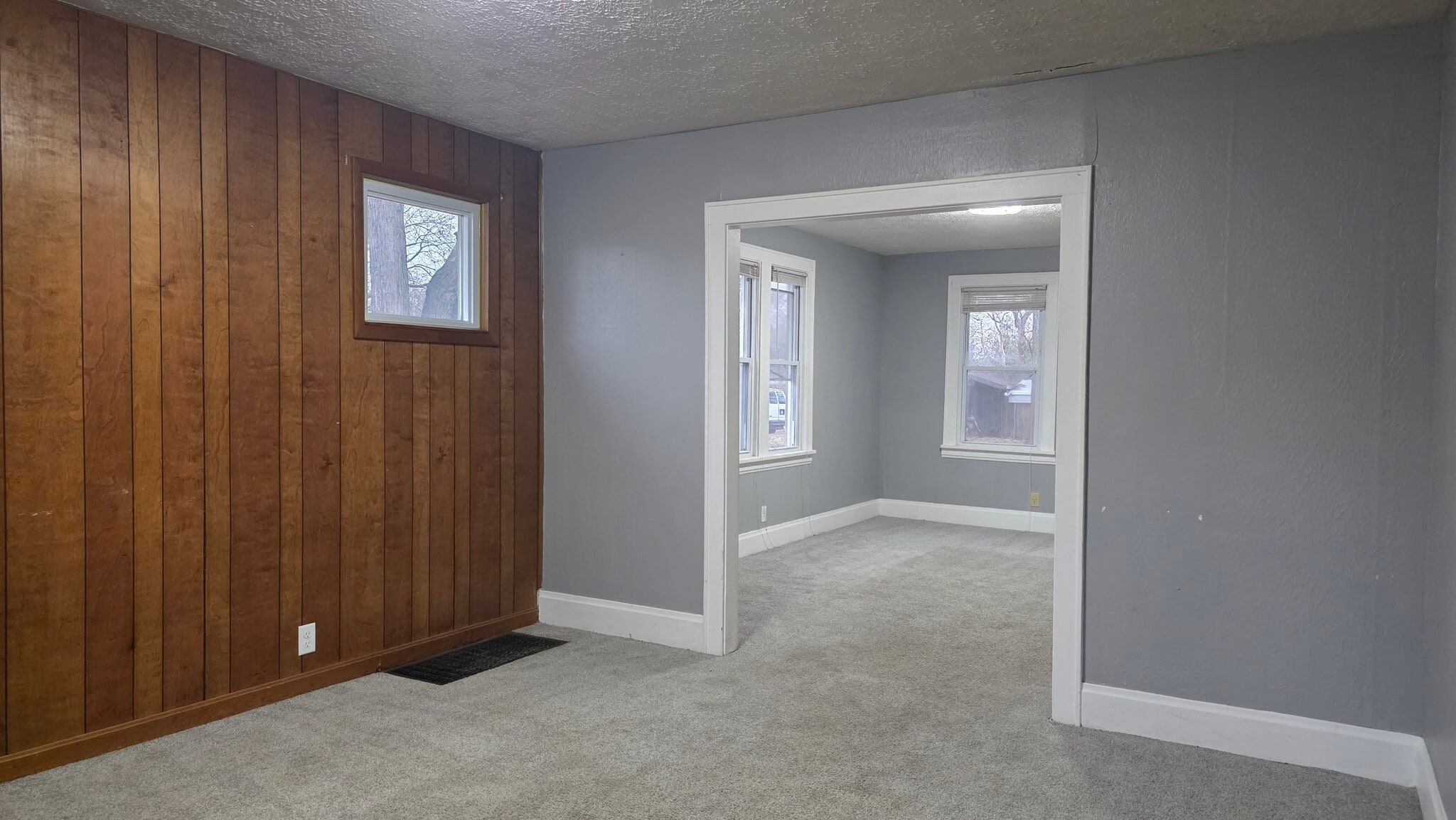 Family Room - 530 Fleming Rd