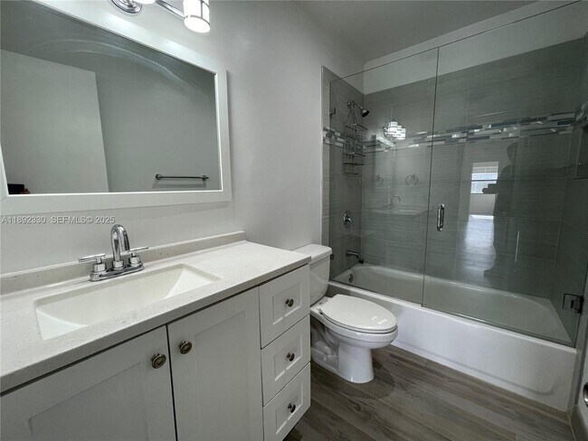 Building Photo - 1042 Adams Ave