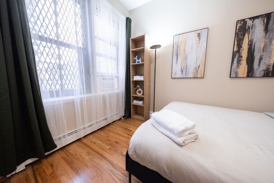 Building Photo - 245 W 113th St