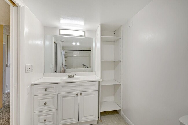Building Photo - 5519 Fairway Park Dr