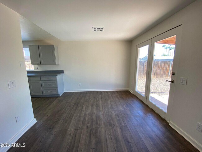 Building Photo - 2408 N Longmore St