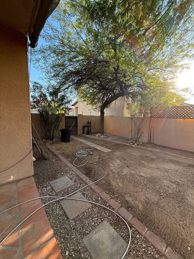 Building Photo - Beautiful 3-bed, 2-bath corner lot home in the desirable Riverhaven Community