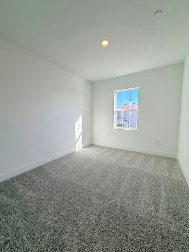 Building Photo - 397 N Paso Robles Dr