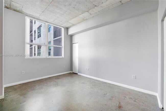 Building Photo - 133 NE 2nd Ave