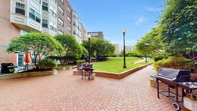 Building Photo - 150 Staniford St