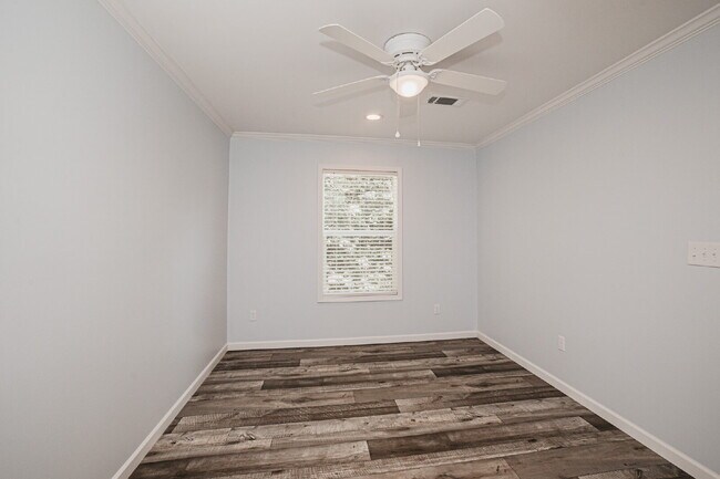 Building Photo - Inviting 3 bed, 2 bath Mount Pleasant rental