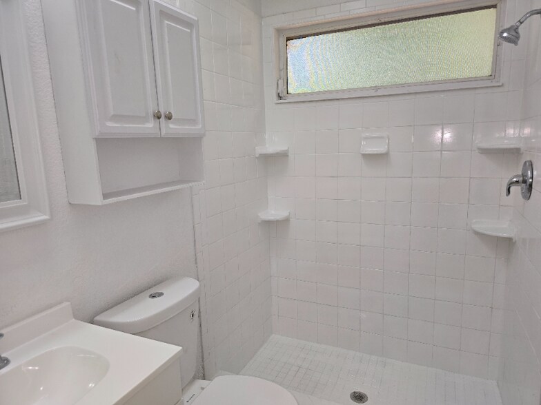 Building Photo - 5912 Orange Grove Ave