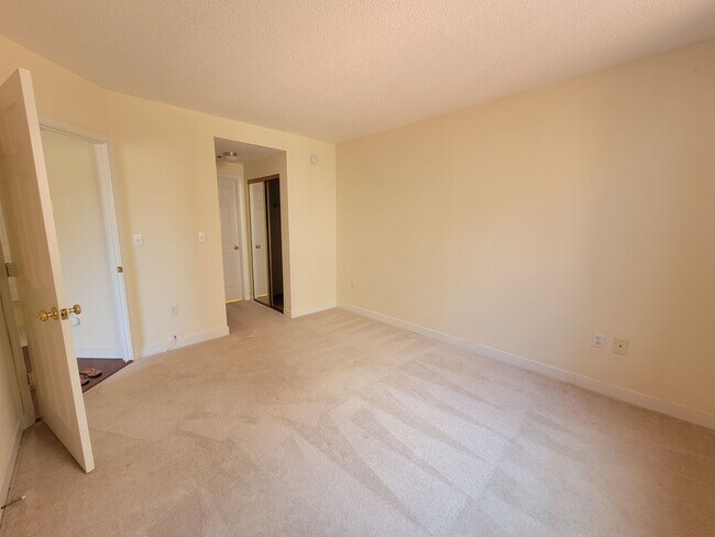 Building Photo - 1BR Condo Two Blocks from Ballston Metro