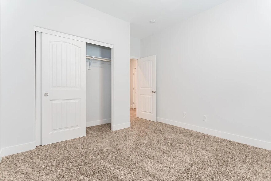 Building Photo - 1641 S Dandelion St