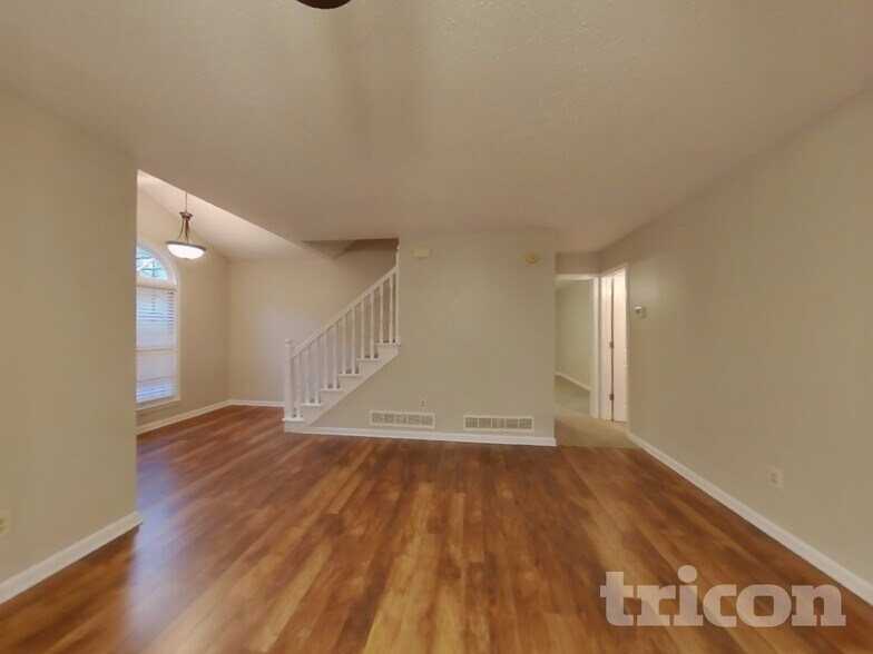 Building Photo - 649 Stratford Dr