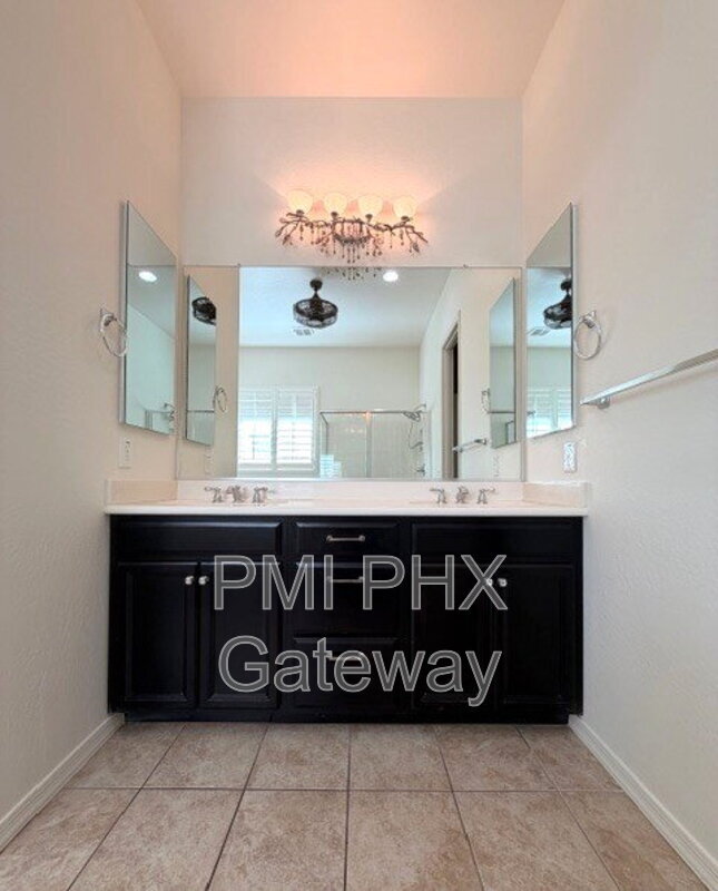 Building Photo - 2685 E Ebony Dr