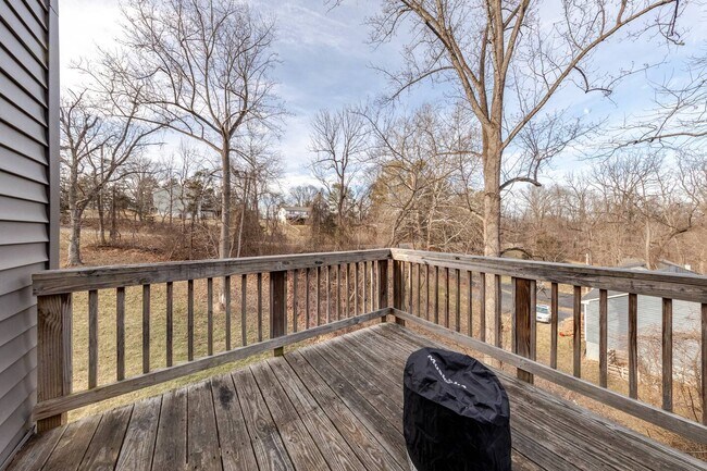 Building Photo - 301 Rollason Dr
