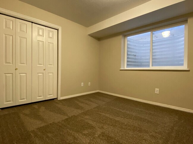 Building Photo - 265 N 750 W