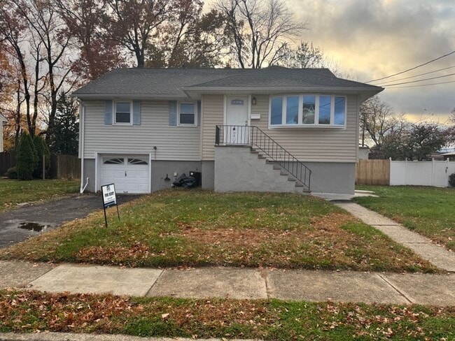 Primary Photo - COMING SOON !! Spacious 3BR/2BA Home in a Great Location