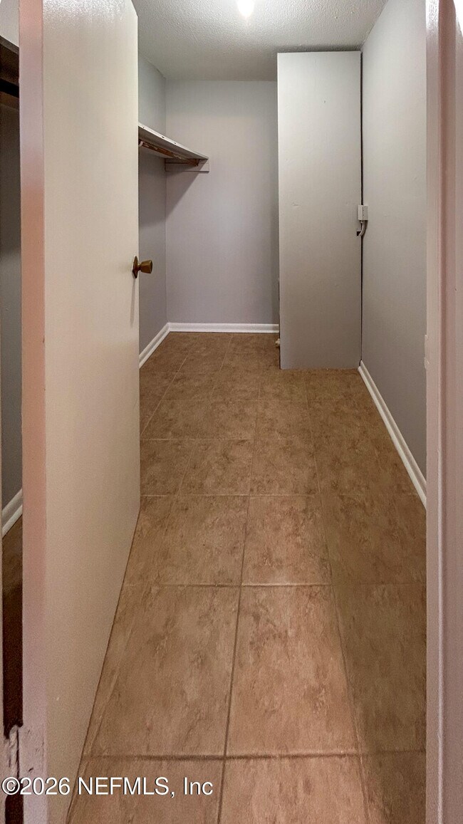 Building Photo - 1122 Woodruff Ave