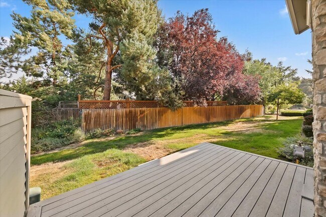 Building Photo - Charming SE Boise Townhome Near the Greenbelt