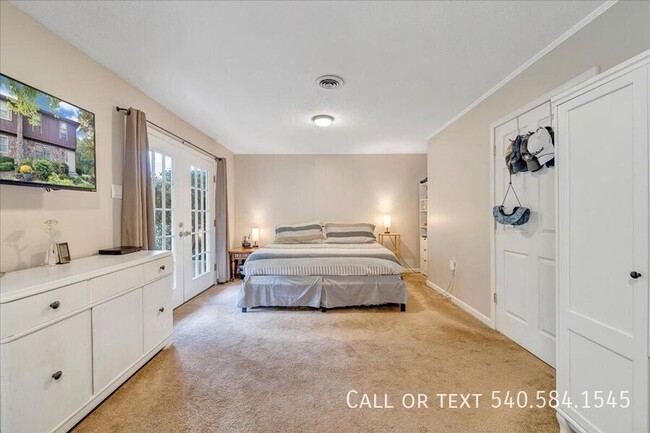 Building Photo - 3331 Stonehenge Square