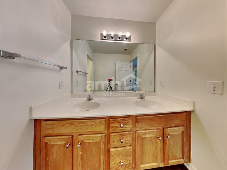 Building Photo - 13326 Chelsea Ridge Ln