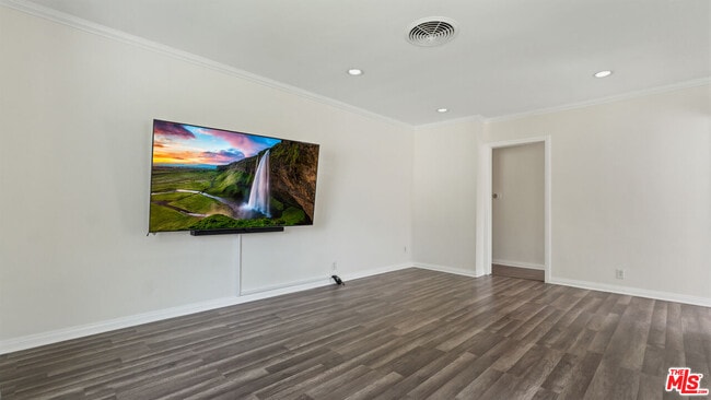 Building Photo - 13842 Hamlin St