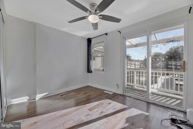 Building Photo - 639 20th St NE