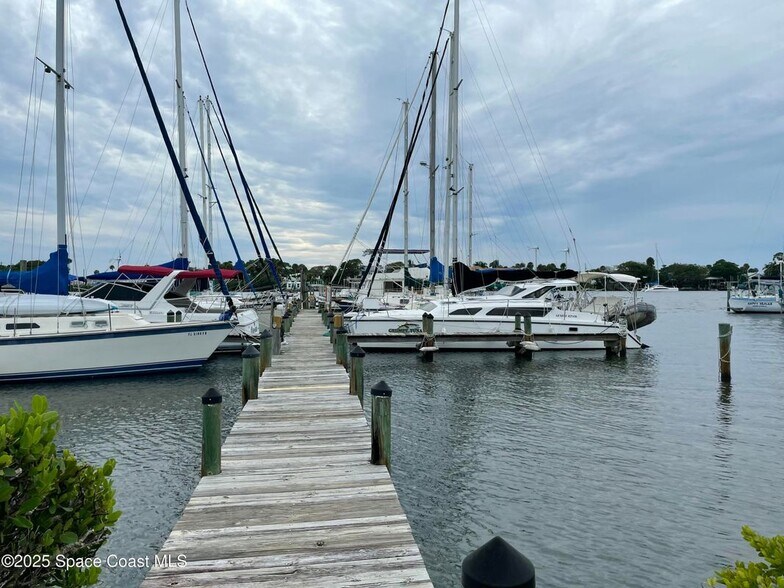 Building Photo - 12 Marina Isles Blvd