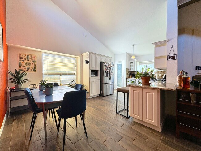 Building Photo - 6851 Amposta Dr