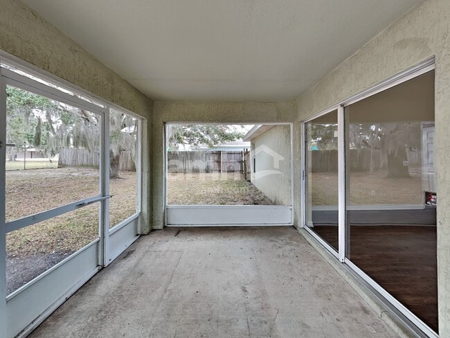 Building Photo - 1322 Lake Idamere Blvd