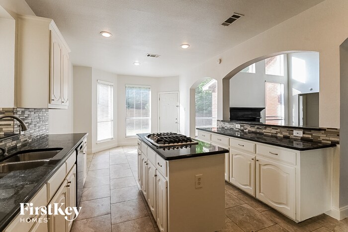 Building Photo - 8606 Granville Dr