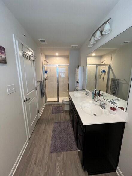 Building Photo - 221 Bamboo Dr
