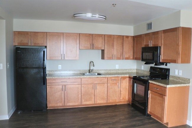 Kitchen - 2 Bedroom - Waverly House