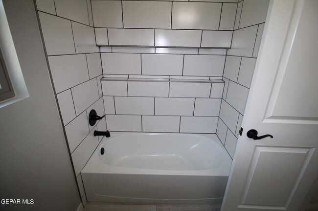 Building Photo - 509 Cedarwood Ave