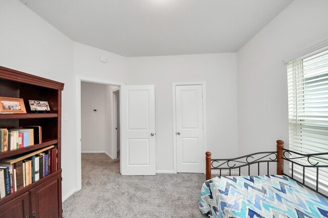 Building Photo - 1110 Bending Trl Dr